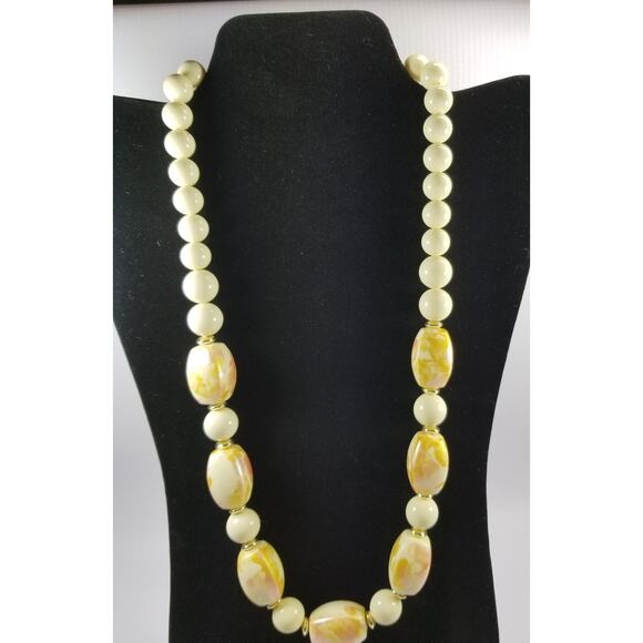 Coro Cream Marbleized Graduated Beaded Signed Vintage Single Strand Necklace - Picture 3 of 10